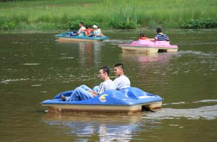 Putting Course & Paddle Boats at Colonial Park